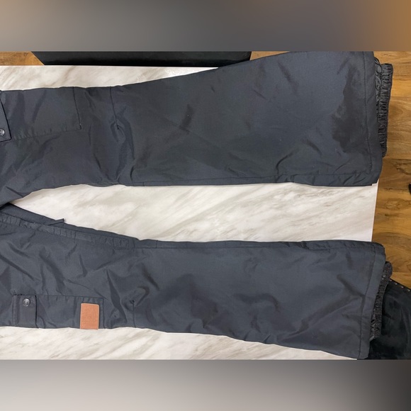 Black large women’s DC snowboarding pants - Picture 12 of 13